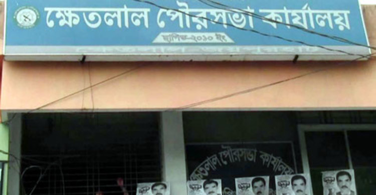 একই কেন্দ্রে পরীক্ষা ও ভোট!