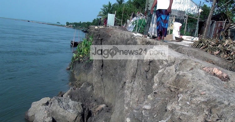 বিলীন হওয়ার আতঙ্কে কাঁদছে সিংপুরবাসী