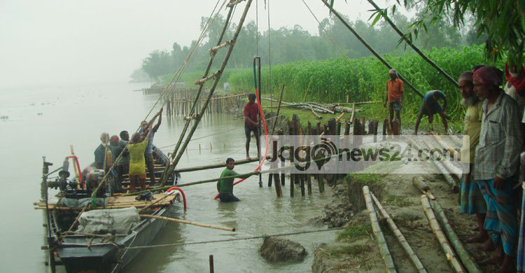 কুড়িগ্রামে বন্যা নিয়ন্ত্রণ বাঁধ নিয়ে আতঙ্কে সাধারণ মানুষ