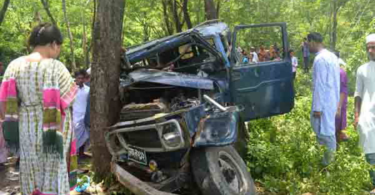 চাঁদের গাড়ি খাদে পড়ে নিহত ২