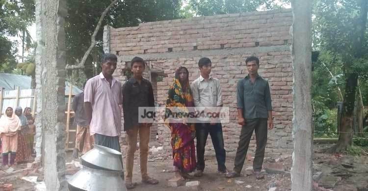 বিনা নোটিশেই এক পরিবারকে উচ্ছেদের অভিযোগ