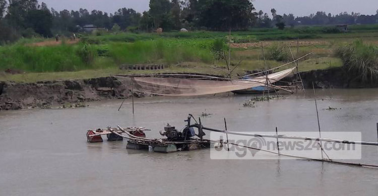 মির্জাপুরে ২টি ড্রেজার ধ্বংস, মোটরসাইকেল জব্দ