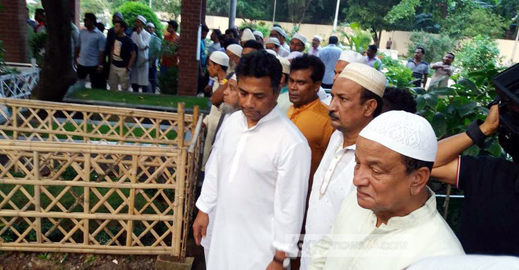 পড়ন্ত বেলায় ছেলেকে চিরবিদায়