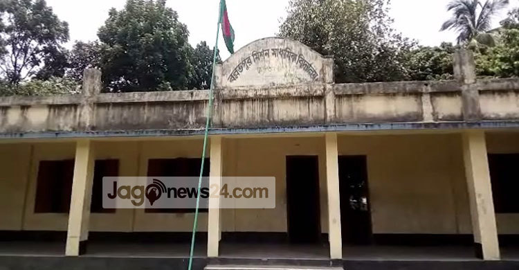 সপ্তম শ্রেণির ছাত্রের প্রেমপত্র নিয়ে বকুনি, আত্মহত্যা