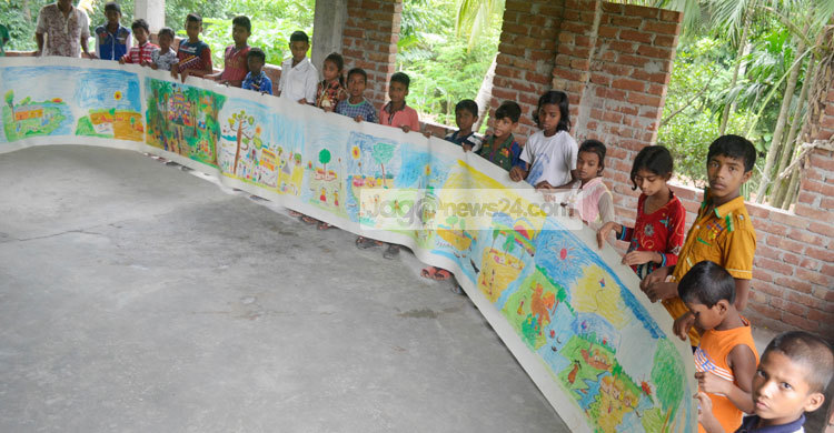 বিশ্বের সবচেয়ে বড় ছবি আঁকছে নড়াইলের ক্ষুদে চিত্রশিল্পীরা
