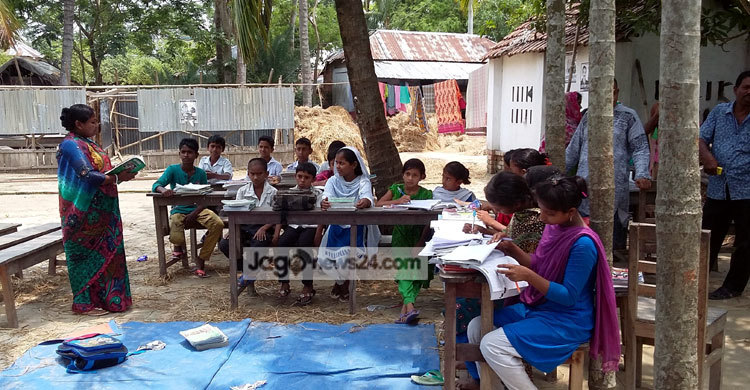 ৭ বিদ্যালয়ের পাঠদান চলছে দোকান ও গাছতলায়