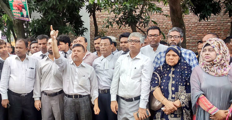 মির্জা ফখরুলের ওপর হামলা, না.গঞ্জে বিক্ষোভ