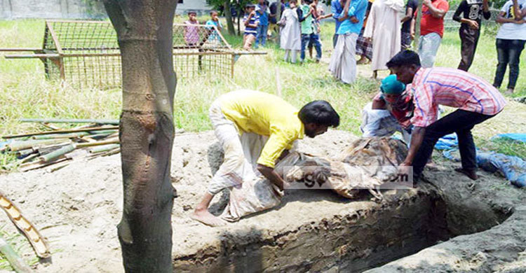 দাফনের ৫৭ দিন পর গৃহবধূর মরদেহ উত্তোলন