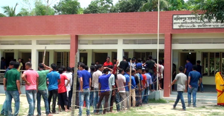 ভোট শুরুর আগেই ব্যালটে সিল, বিএনপি প্রার্থীর ভোট বর্জন