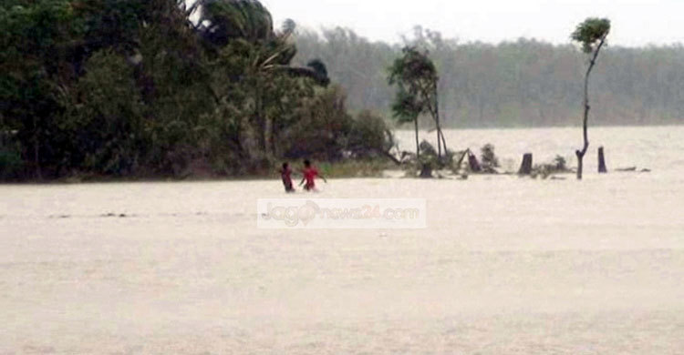 হাতিয়ায় ৪ ট্রলার নিখোঁজ, দুইজনের মরদেহ উদ্ধার