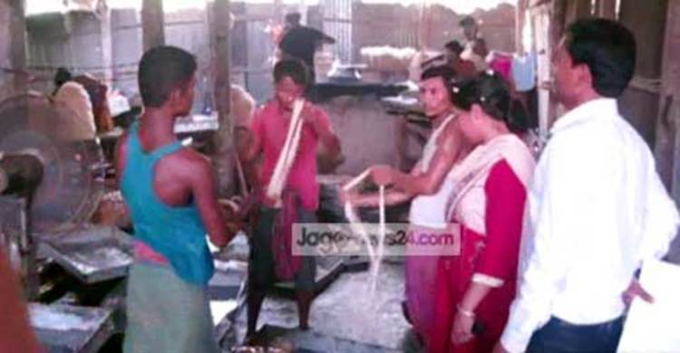 চৌমুহনীতে ৩ সেমাই কারখানা মালিকের জরিমানা