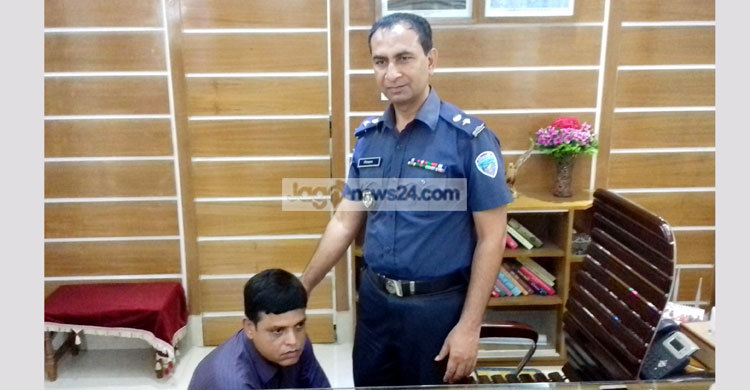 মাদক ছেড়ে আত্মসমর্পণ করলেন ইউপি সদস্য