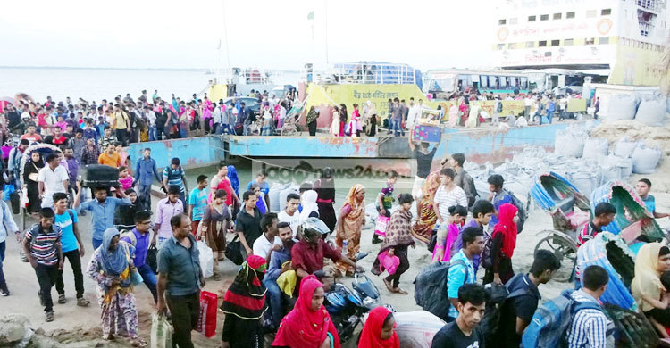 দৌলতদিয়ায় ভোগান্তি না থাকায় খুশি যাত্রীরা