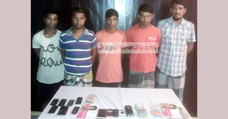 রাজবাড়ীতে প্রতারক চক্রের ৫ সদস্য গ্রেফতার