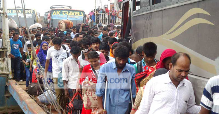 দৌলতদিয়া ঘাটে ঘরমুখো মানুষের ঢল