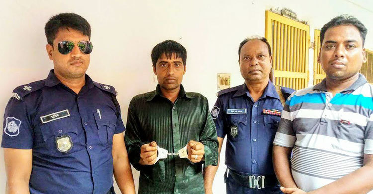 উল্লাপাড়ায় দুই মাদক ব্যবসায়ী গ্রেফতার