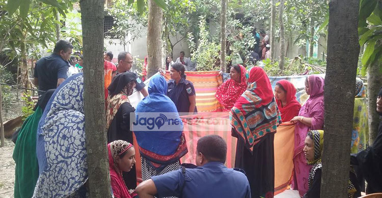 গৃহবধূকে হত্যার পর ঝুলিয়ে রাখার অভিযোগ