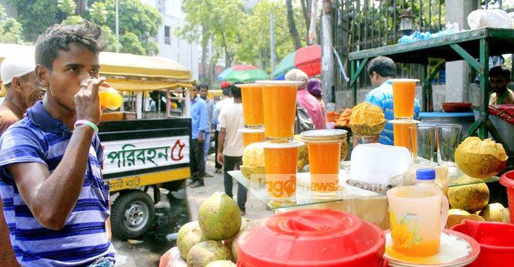 গরমে শরবত-জুস বিক্রি জমজমাট