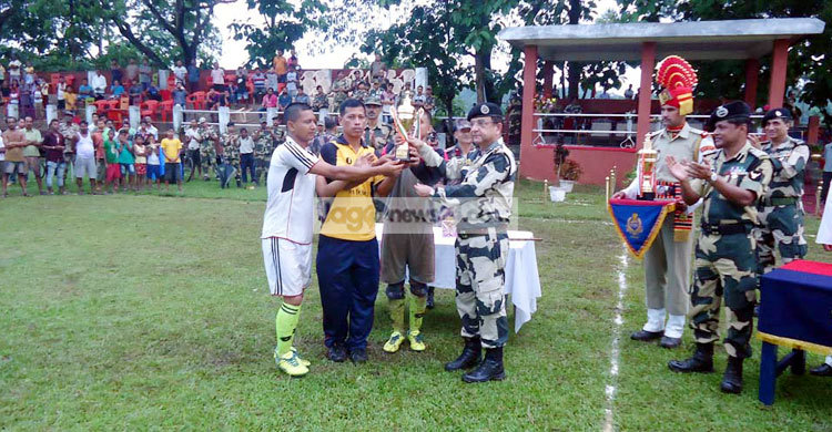 মেঘালয়ে বিজিবি-বিএসএফ প্রীতি ফুটবল ম্যাচ