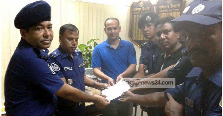 অপহৃত ভারতীয় নাগরিক উদ্ধার করে পুরস্কৃত হলেন ঝিনাইগাতীর ওসি