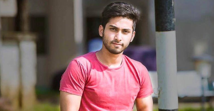 অভিনয়ের বিরতি দিয়ে চাকরিতে সৌমিক