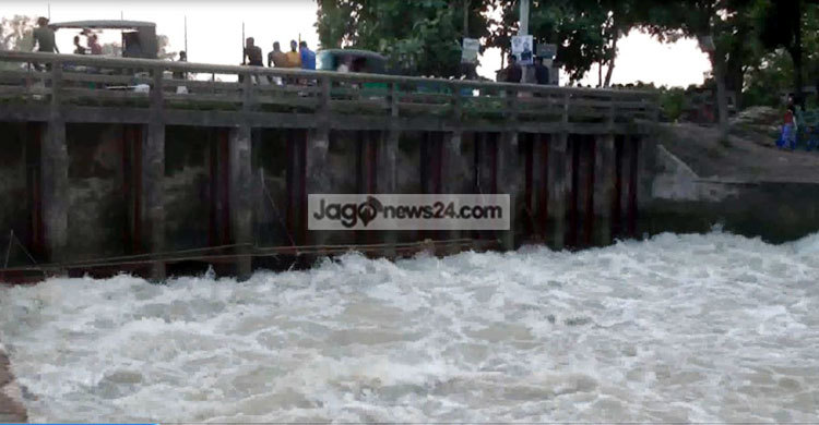 যমুনার পানি বিপদসীমার ১৫ সেন্টিমিটার উপরে