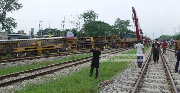 গাজীপুরে একটি লাইন দিয়ে ট্রেন চলাচল শুরু
