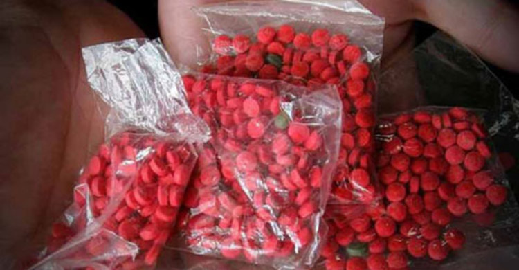 শুকনো মরিচের ভেতরে ১২ হাজার পিস ইয়াবা, বাবা-ছেলে আটক