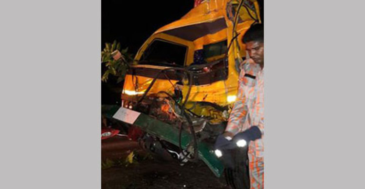 পলাশবাড়ীতে ট্রাকচাপায় হেলপার নিহত