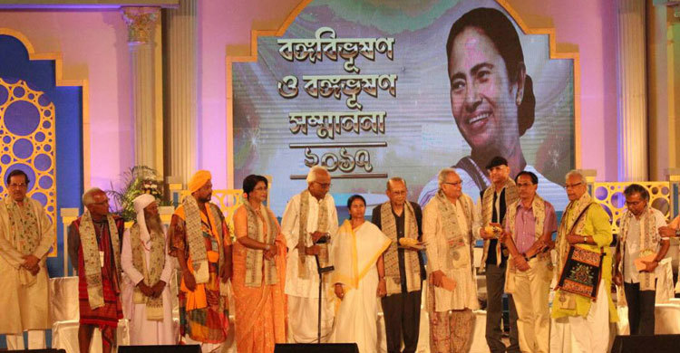 ‘বঙ্গভূষণ’ সম্মাননা পেলেন রেজওয়ানা চৌধুরী বন্যা