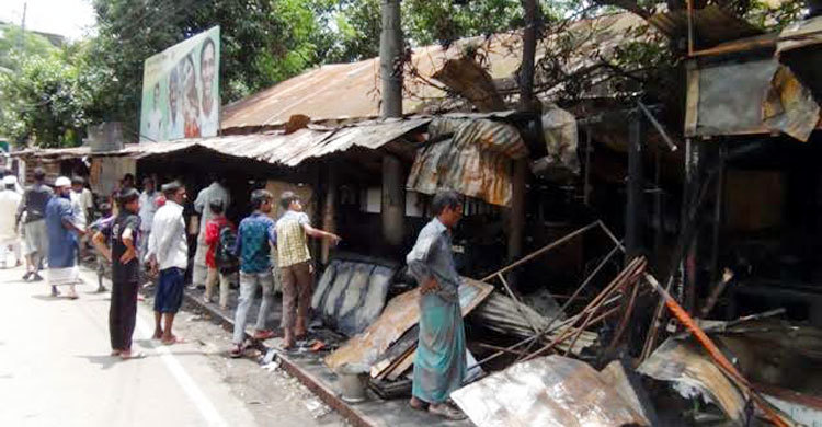 বান্দরবানে আগুনে পুড়ে গেছে ১১টি দোকান