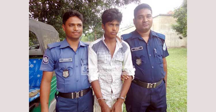 বীরগঞ্জে স্কুলছাত্রী ধর্ষণের অভিযোগে যুবক গ্রেফতার