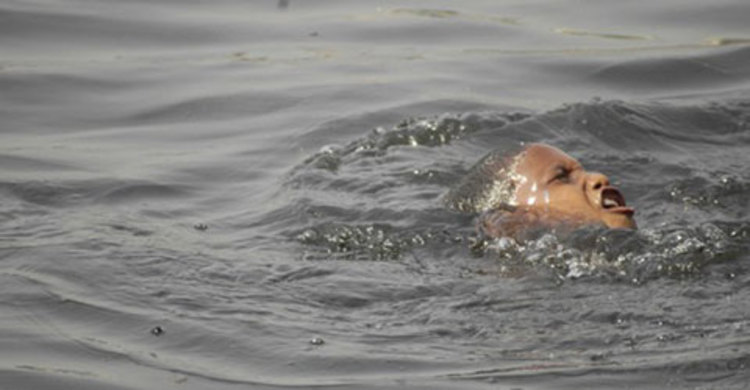 ছোট ভাইকে তুলতে গিয়ে ডুবে গেল বড় ভাইও