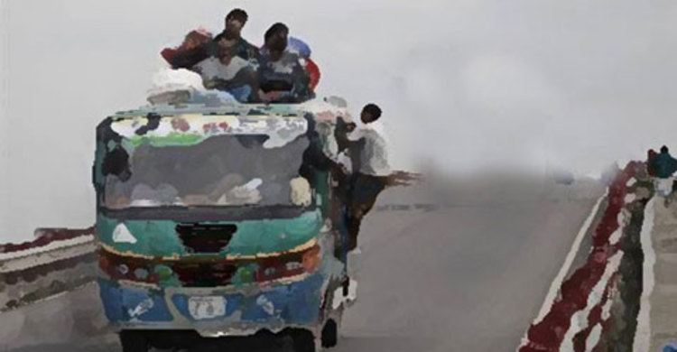 বাসের ছাদ থেকে পড়ে যাত্রী নিহত