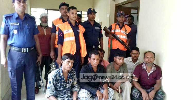 নারায়ণগঞ্জে ১২ লাখ টাকার চিংড়ির রেণু জব্দ