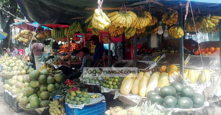 ফলে ভরপুর বাজার, তবুও বেড়েছে দাম