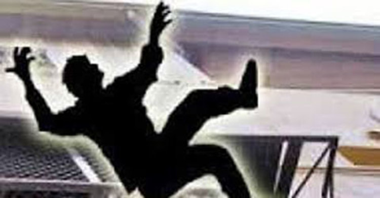 পুলিশের ভয়ে পালাতে গিয়ে হার্টঅ্যাটাকে মৃত্যু