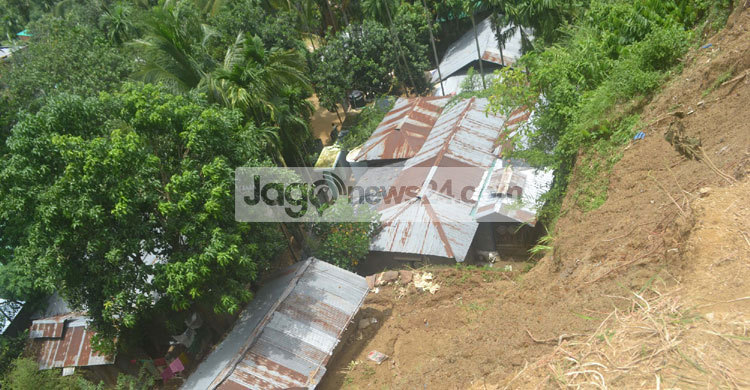 পাহাড়ে নিহতদের পরিবার পেল বিশ হাজার টাকা, ৩০ কেজি চাল