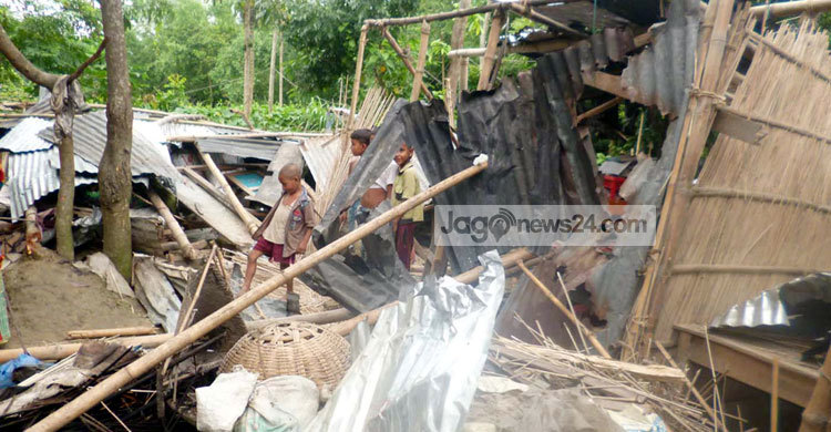 ইমামকে মারধরের প্রতিবাদে প্রতিপক্ষের বাড়ি-ঘর ভাঙচুর