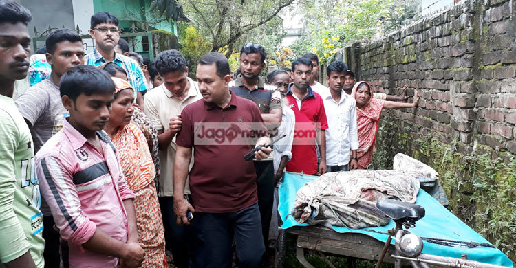 চিকিৎসক ছেলের হাতে মা খুন