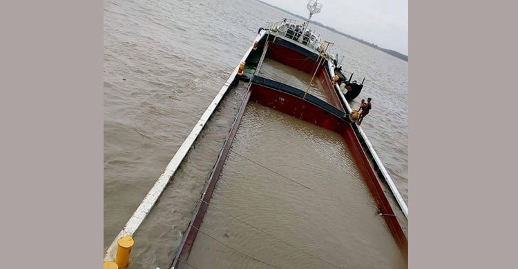 কুতুবদিয়ায় গম বোঝাই জাহাজডুবি : ১৩ নাবিক উদ্ধার