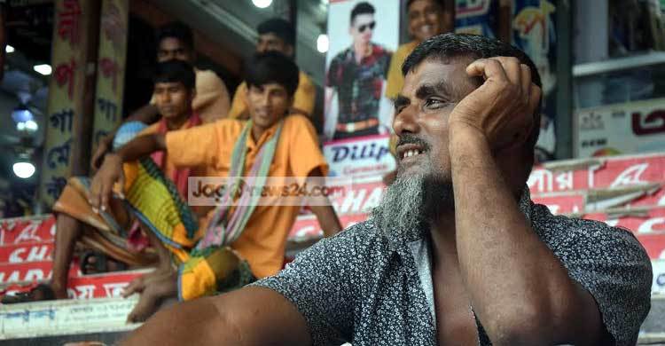 ঈদ মৌসুমেও কেরানীগঞ্জের শ্রমিকদের অলস সময় পার
