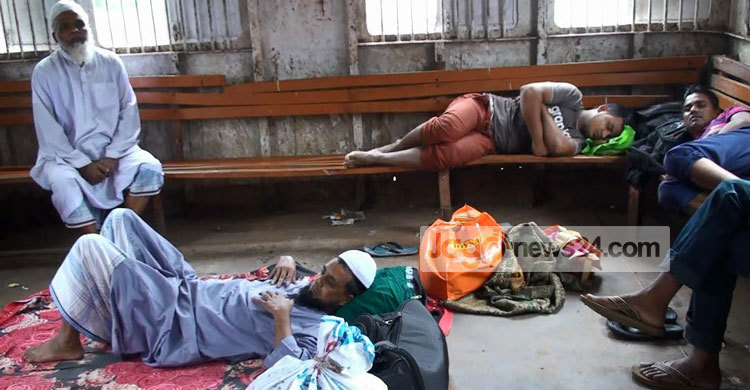 লক্ষ্মীপুরে ভোলা-বরিশালগামী ৫ শতাধিক যাত্রী আটকা