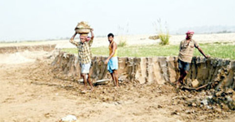 মদনে কর্মসৃজন প্রকল্পের ৩৯৪ শ্রমিক বিল পায় নি