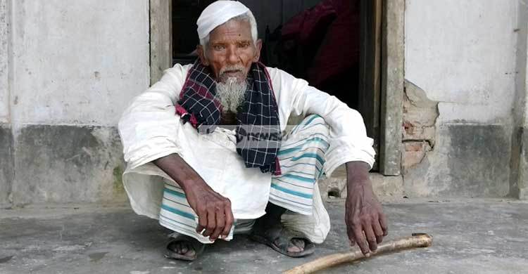 এবার বয়স্ক ভাতা না পেলে আত্মহত্যা করব