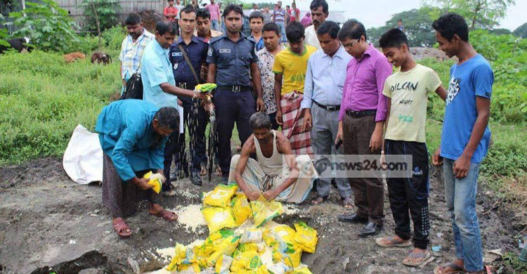 যশোরে ১০ মণ মেয়াদোত্তীর্ণ মুড়ি জব্দ