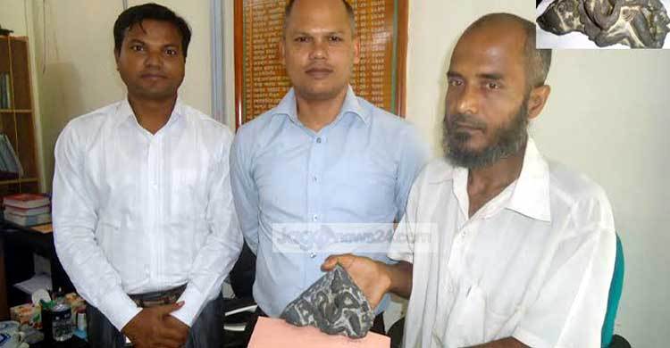 দিনাজপুরে কষ্টি পাথরের মূর্তি হস্তান্তর