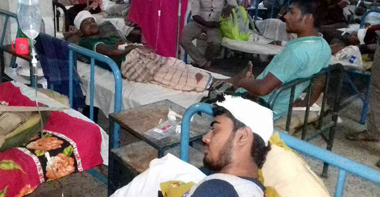 নাটোরে শিশুসহ পাঁচজনকে পিটিয়ে আহত