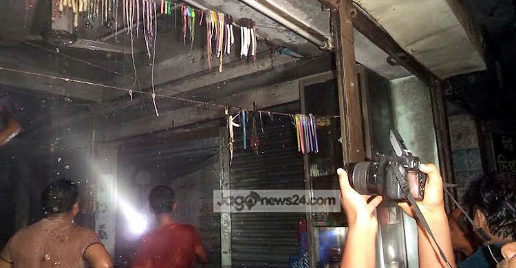 পিরোজপুরে অগ্নিকাণ্ডে তিনটি দোকান ভস্মীভূত 