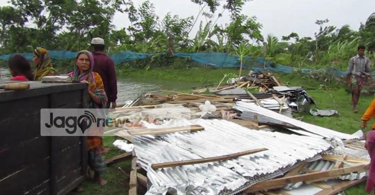 পটুয়াখালীতে ঘূর্ণিঝড়ে শতাধিক বাড়িঘর বিধ্বস্ত